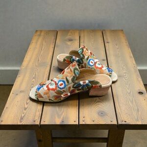 Lucky Brand Embroidered Floral Mule Sandals – Boho Tapestry Slip-On Heels Size 8